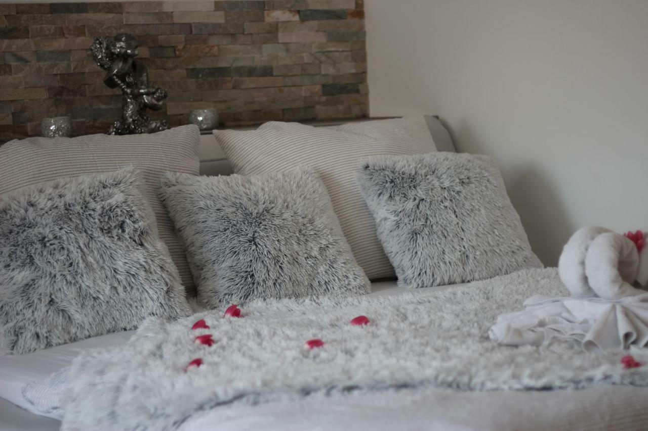 Romanticky Wellness Suite Hotel Heinz โดบริช ภายนอก รูปภาพ